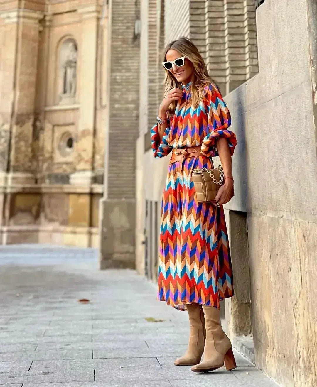 Cassandra - Vibrante Geometrische Kleid